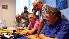 ODS ve volbách propadla. Druhý zprava stojí krajský šéf Přemysl Sobotka. ODS ve volbách propadla. Druhý zprava stojí krajský šéf Přemysl Sobotka.