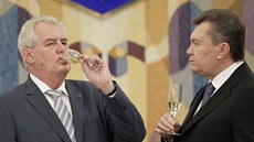 Miloš Zeman se svým ukrajinským protějškem Viktorem Janukovyčem na oficiálním... Miloš Zeman se svým ukrajinským protějškem Viktorem Janukovyčem na oficiálním...