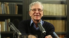 Amos Oz při pražské návštěvě za účelem převzetí Ceny Franze Kafky (2013) Amos Oz při pražské návštěvě za účelem převzetí Ceny Franze Kafky (2013)