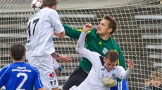 VANĚČEK - GÓL! Útočník Hradce Králové David Vaněček (s číslem 17) překonal... VANĚČEK - GÓL! Útočník Hradce Králové David Vaněček (s číslem 17) překonal...
