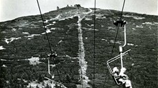 Snímek ze 60. let, kdy se eily problémy s padajícími lany.