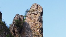Chránný pírodní výtvor ervenokameské bradlo (ervená skala)