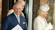 Princ Charles a jeho manelka Camilla na ktu prince George (Londýn, 23. íjna...