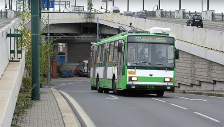 V Plzni se pejmenuje asi polovina ze 170 zastávek MHD.