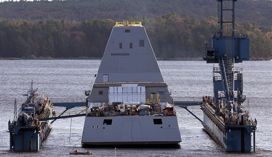 První americký neviditelný torpédoborec Zumwalt (28. íjna 2013)