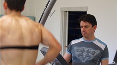 Na běžce dohlíží Aleš Tvrzník za pomoci nemodernější měřicí techniky. Na běžce dohlíží Aleš Tvrzník za pomoci nemodernější měřicí techniky.