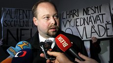 Jeroným Tejc přichází na jednání vedení ČSSD, které se má zabývat, kdo bude za Jeroným Tejc přichází na jednání vedení ČSSD, které se má zabývat, kdo bude za