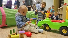 Rodiče s dětmi si přišli ve středu prohlédnout prostory nové dětské skupiny... Rodiče s dětmi si přišli ve středu prohlédnout prostory nové dětské skupiny...