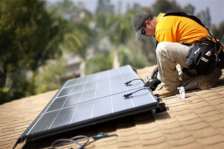 Mu ze stechy ukradl i více ne 170 kilogram tkou konstrukci fotovoltaického lánku. Ilustraní snímek