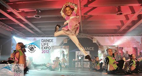 Veletrh Dance Life Expo má na programu sto tyicet vystoupení jednotlivc a...
