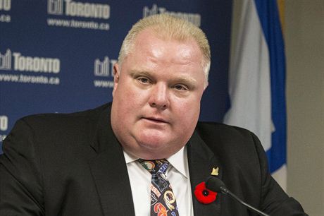 Starosta kanadského Toronta Rob Ford na mstské radnici médiím vysvtloval své...