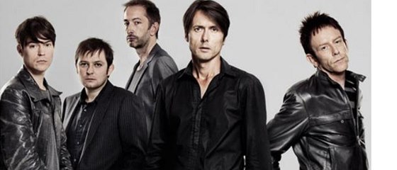 Suede. Mat Osman tetí zleva 