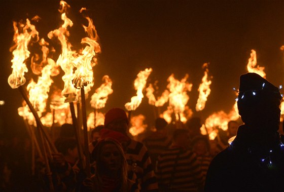 Noc oh v jihoanglickém Lewesu pipomíná 408 let starý pokus o vyhození