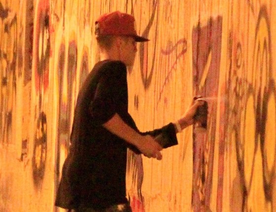 Justin Bieber sprejoval na ze v Riu.