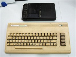 Commodore C64 z roku 1982 je jedním z nejproslavenjích osmibitových poíta....