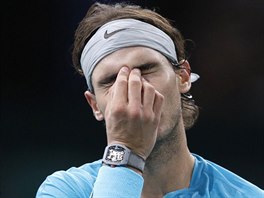 ZKLAMÁNÍ PODRUHÉ. Stejn jako Roger Federer, tak i Rafael Nadal vstebával...