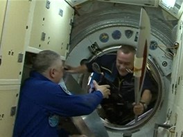 NAZDAR, TAK TADY TO MÁTE! Ruský kosmonaut Michail Tjurin doruuje pochode na