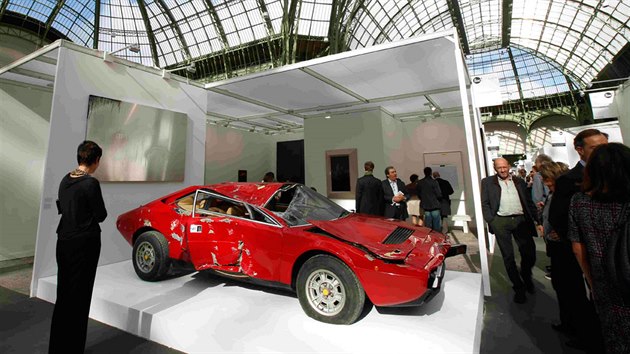 Ferrari 308 GT4 na akci International Contemporary Art Fair (FIAC) v Pai