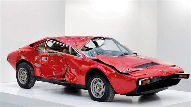 Nepokozen Ferrari 308 GT4, kterho se nedotkla ruka umlcova, se d podit zhruba za jeden milion korun.