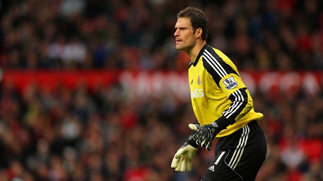 Asmir Begovic , brank anglickho fotbalovho tmu Stoke City.