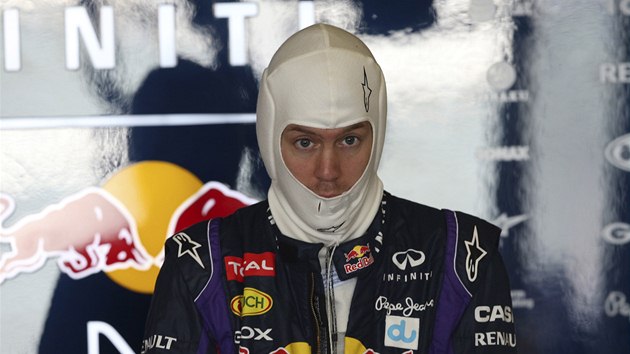 ZAKUKLEN AMPION. Sebastian Vettel pi trninku na Velkou cenu Ab Zab.