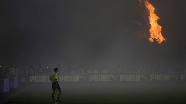 OHE V HLEDITI. dn fanouk v blehradskm derby mezi Crvenou zvezdou a Partizanem.