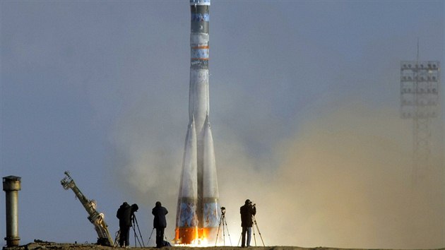 K ISS vyzvezla tlennou posdku a olympijskou pochode rusk vesmrn lo Sojuz.