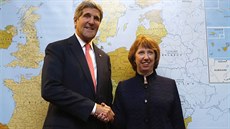 John Kerry a Catherine Ashtonová na jednání o íránském jaderném programu v...