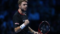 BOJOVNÉ GESTO. Stanislas Wawrinka slaví úspný úder v utkání Turnaje mistr v...