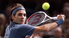 výcarský tenista Roger Federer bojuje v semifinále turnaje Masters v Paíi.