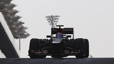 NA OBZORU. Romain Grosjean pi tréninku na Velkou cenu Abú Zabí. 