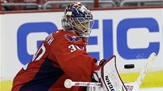 POJEDE DO SOI? Mladý gólman Petr Mrázek z Detroitu první vychytanou nulou v NHL zvýil svoje ance na olympiádu.