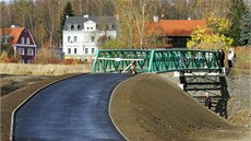 Součástí nové cyklostezky je také lávka přes Chodovský potok. Součástí nové cyklostezky je také lávka přes Chodovský potok.