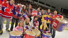 Fanoušci z fanklubu českobudějovického HC Motor dostali od Budvaru osm nových... Fanoušci z fanklubu českobudějovického HC Motor dostali od Budvaru osm nových...
