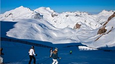Lech Zürs, Rakousko. Začátek sjezdovky Madloch (2 438m) Lech Zürs, Rakousko. Začátek sjezdovky Madloch (2 438m)