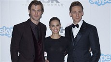 Natalie Portmanová s Chrisem Hemsworthem a Tomem Hiddlestonem bhem tiskové...