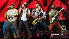 Bruno Mars na Moonshine Jungle Tour bhem vystoupení v losangelském Staples...