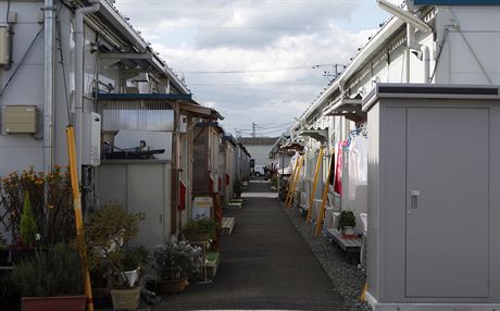 Lidé, kteí museli opustit své pvodní domovy v okolí jaderné eletkrárny Fukuima, nyní ijí v doasných ubytovnách.