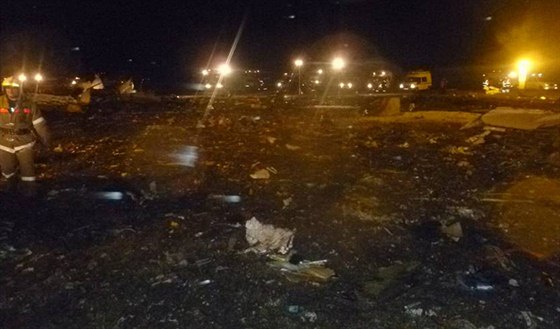 Fotografie z místa nehody boeingu 737-500 na letiti v Kazani