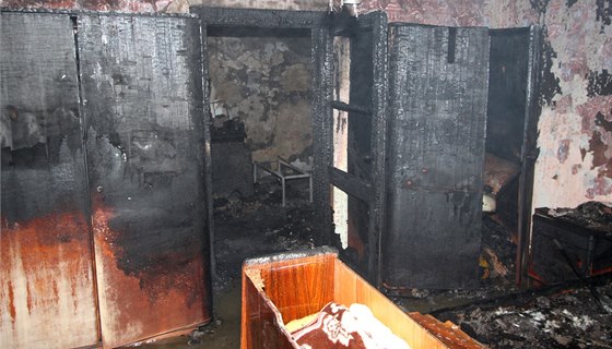 Plameny dva pokoje domku v Úvalnu na Krnovsku zcela zniily. Jedna obyvatelka