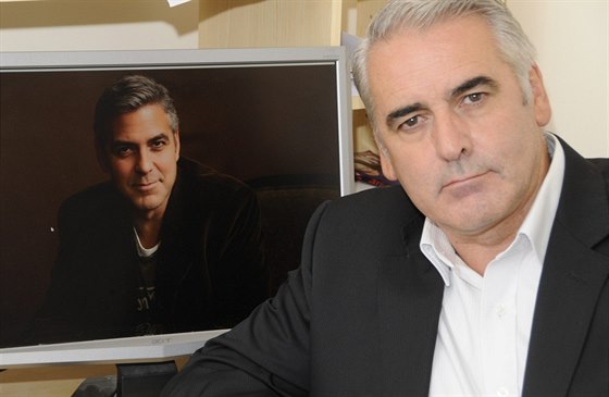 Gary Tate vydlává na podob s Georgem Clooneym