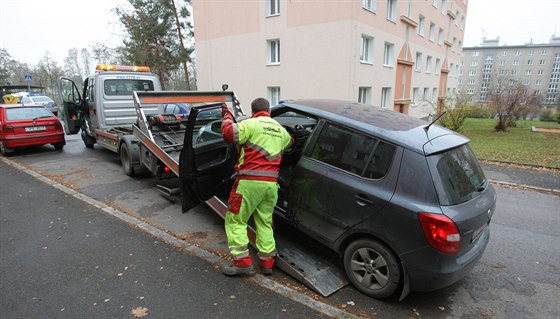 kodu Fabii, u ní se zejm incident odehrál, odvezla z ulice Pod Vrchem odtahová sluba.