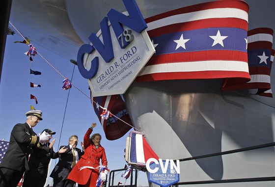 Slavnostního ktu nejmodernjí letadlové lodi USS Gerald Ford se zúastnila i...