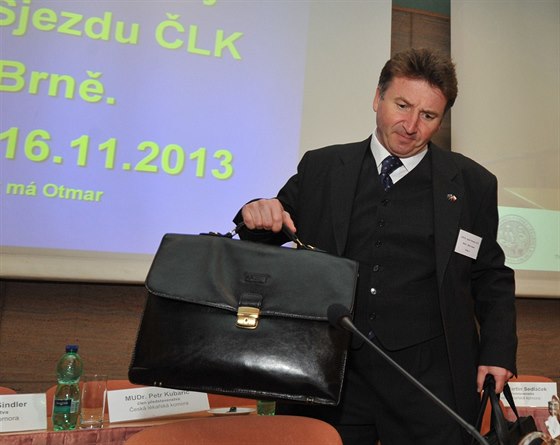 Dopis prezidenta LK Milana Kubka natval ministra zdravotnictví Holcáta, který kvli tomu zruil svou úast na sjezdu LK.