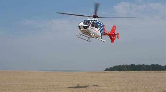 Pro zranného chlapce musel lett vrtulník záchranky.