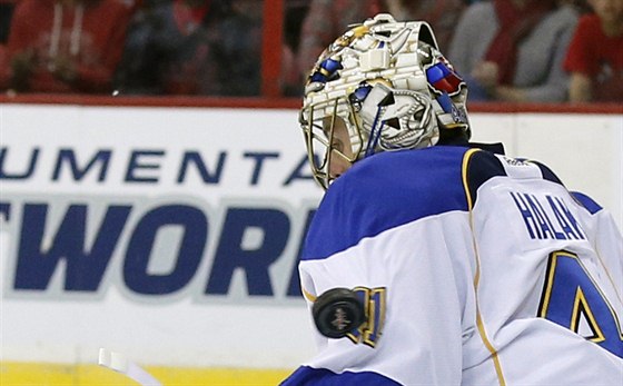 Jaroslav Halák, slovenský branká psobící v St. Louis Blues.