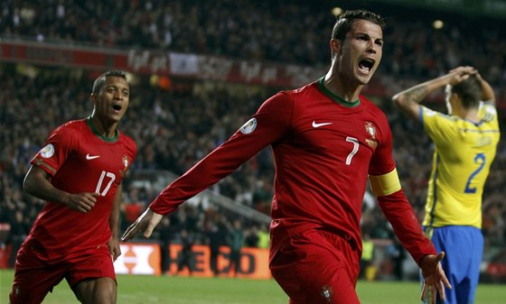 ROZHODLA NEJVTÍ HVZDA. Portugalský kanonýr Cristiano Ronaldo slaví gól proti