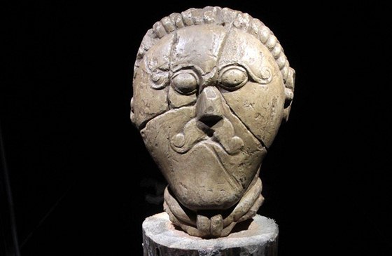 Busta hlavy Kelta, jeden ze vzácných exponát praského Národního muzea.