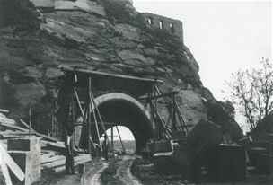 Stavba Vyehradskho tunelu, fotografie pochz zejm z roku 1903, tedy z doby