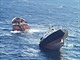 Potpjc se tanker Prestige na snmku z 19. listopadu 2002. Pi havrii...